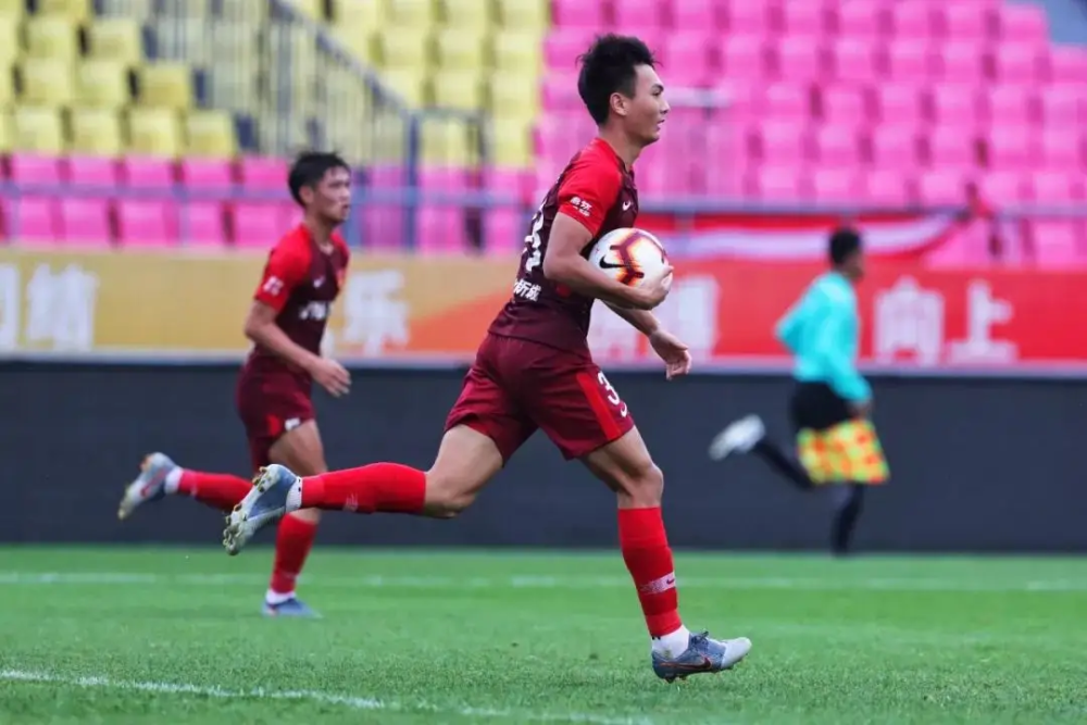  菲尔特青年军崭露头角，青春活力助推球队前行